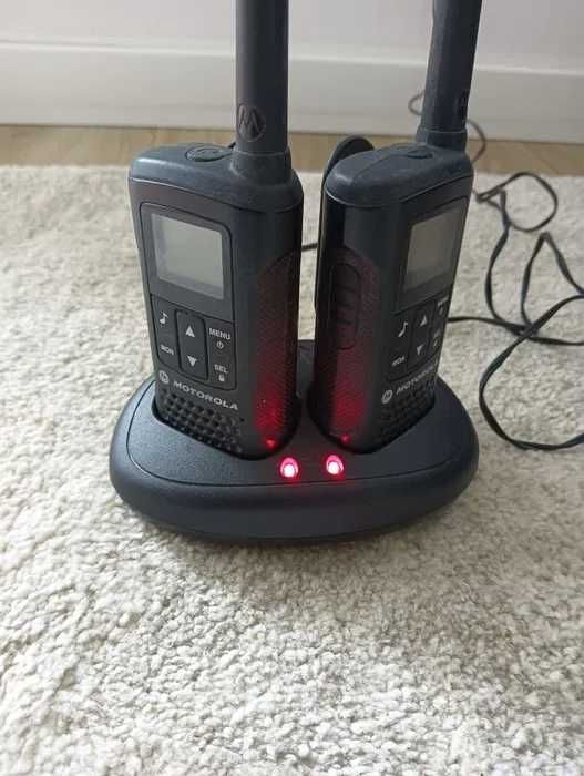 2 Walkie Talkie Motorola e carregador. Usados em bom estado*