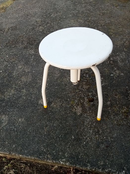Taboret obrotowy metalowy medyczny PRL PRL