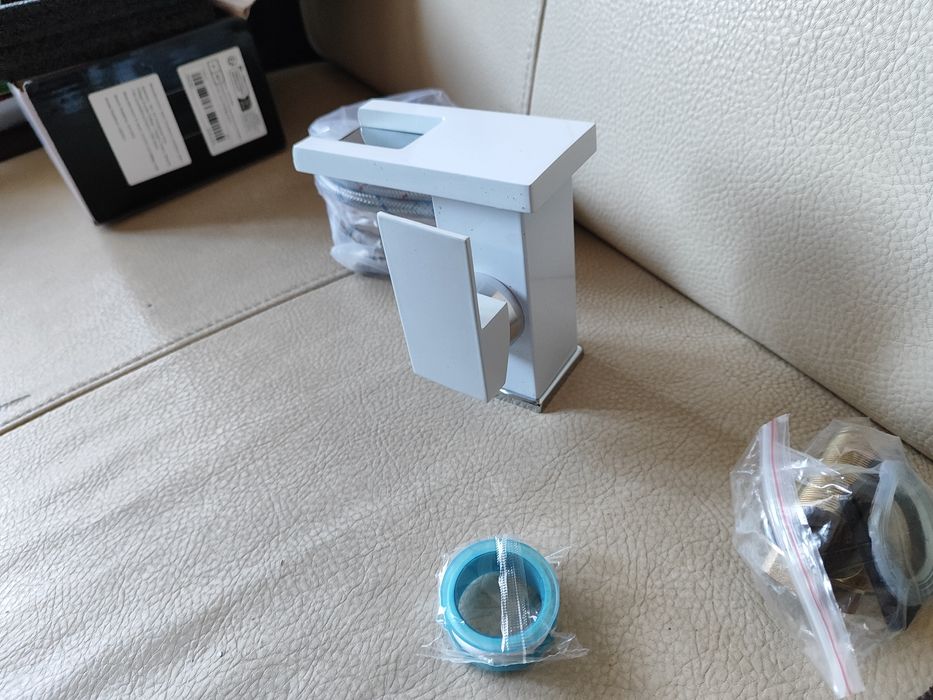 Świecąca bateria biala mosiądz