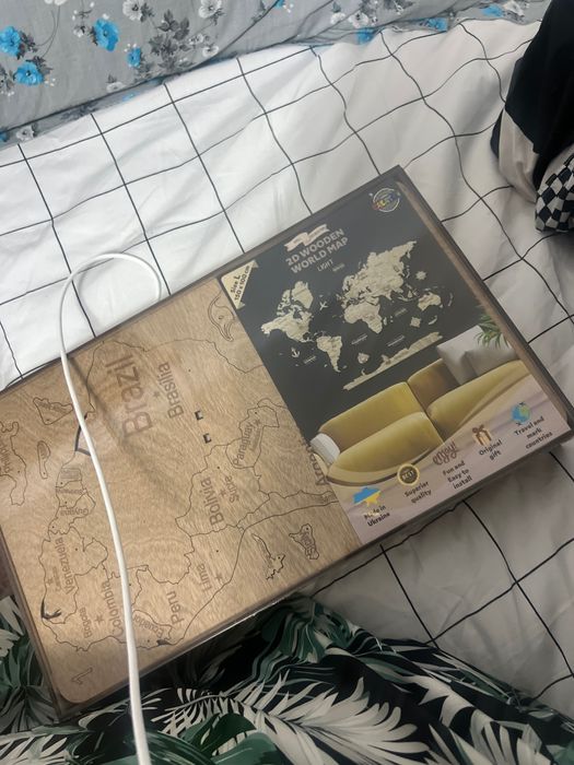 Деревʼяна карта світу, конструктор