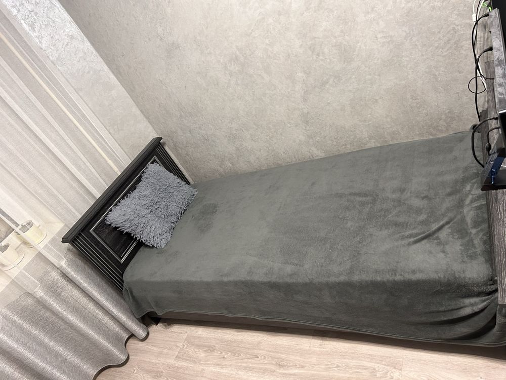 Продам односпальне ліжко з матрацом