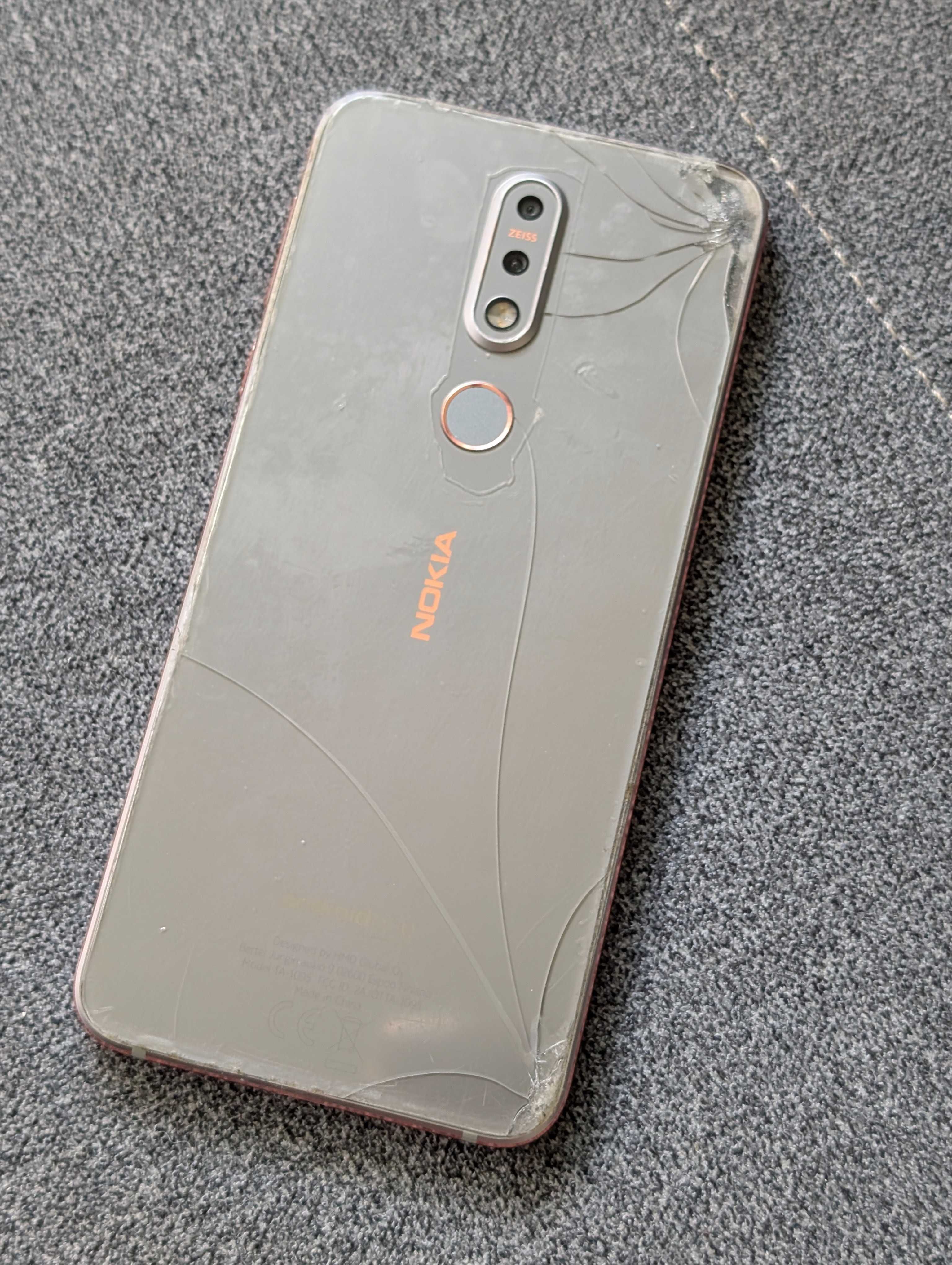 Nokia 7.1 - działa bdb, ekran bez rys, plecy pęknięte