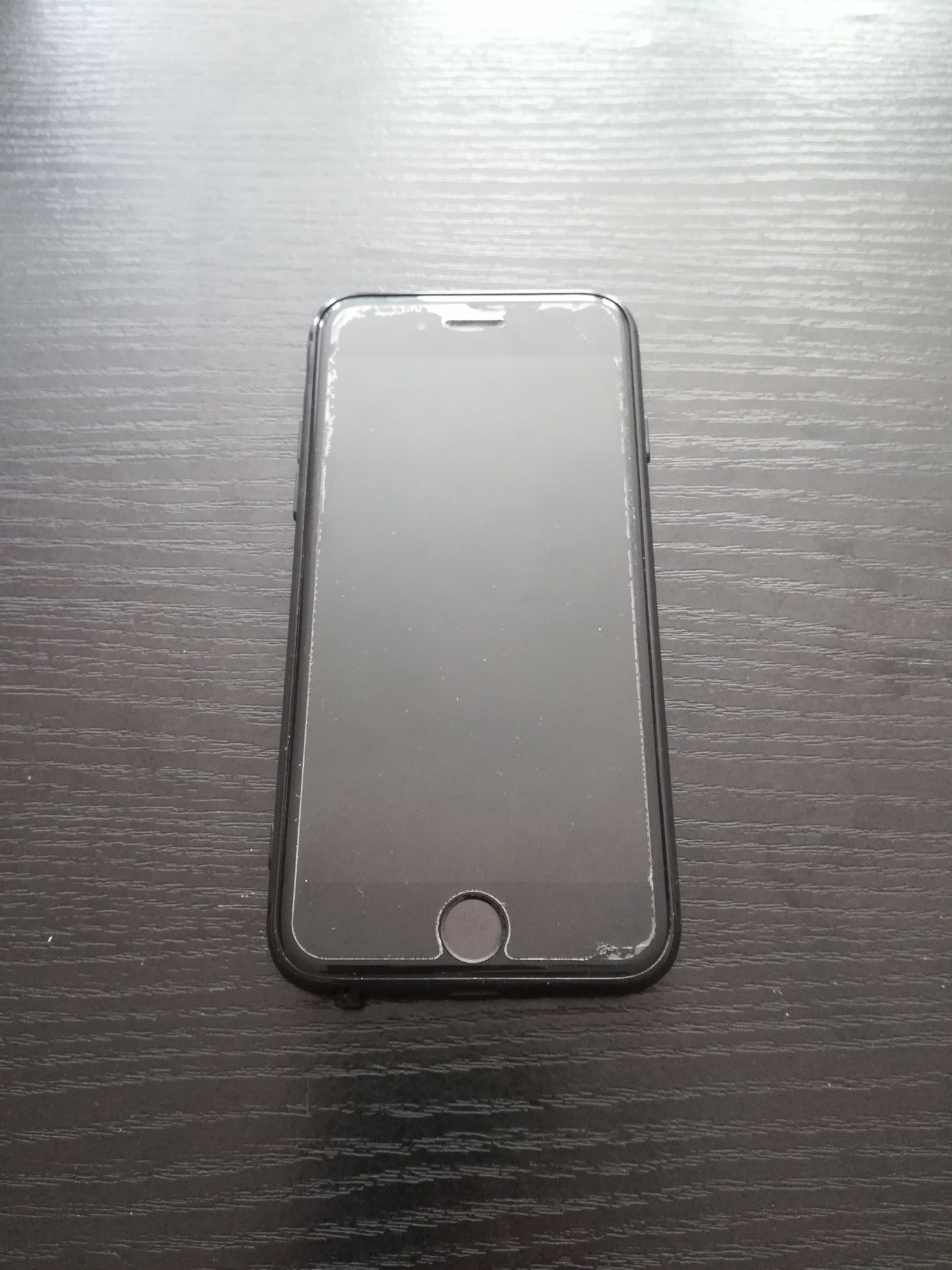 Używany IPhone 6s 32 GB, srebrny.