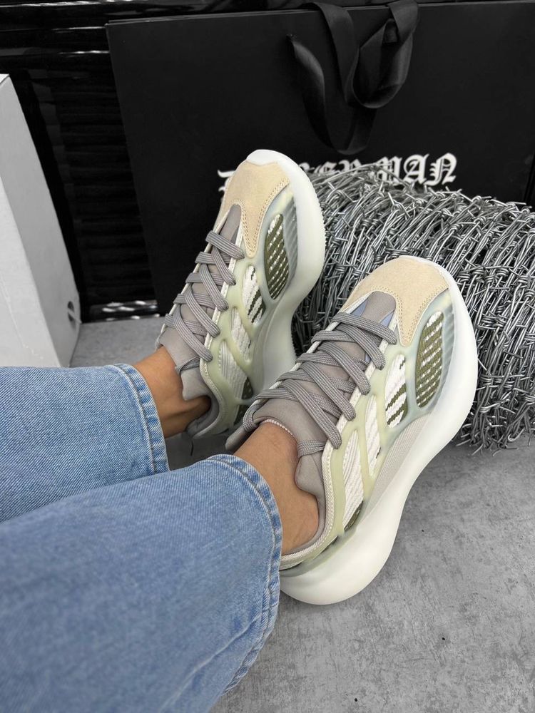 Adidas Yeezy boost 700 жіноче взуття , ізі бутс 700