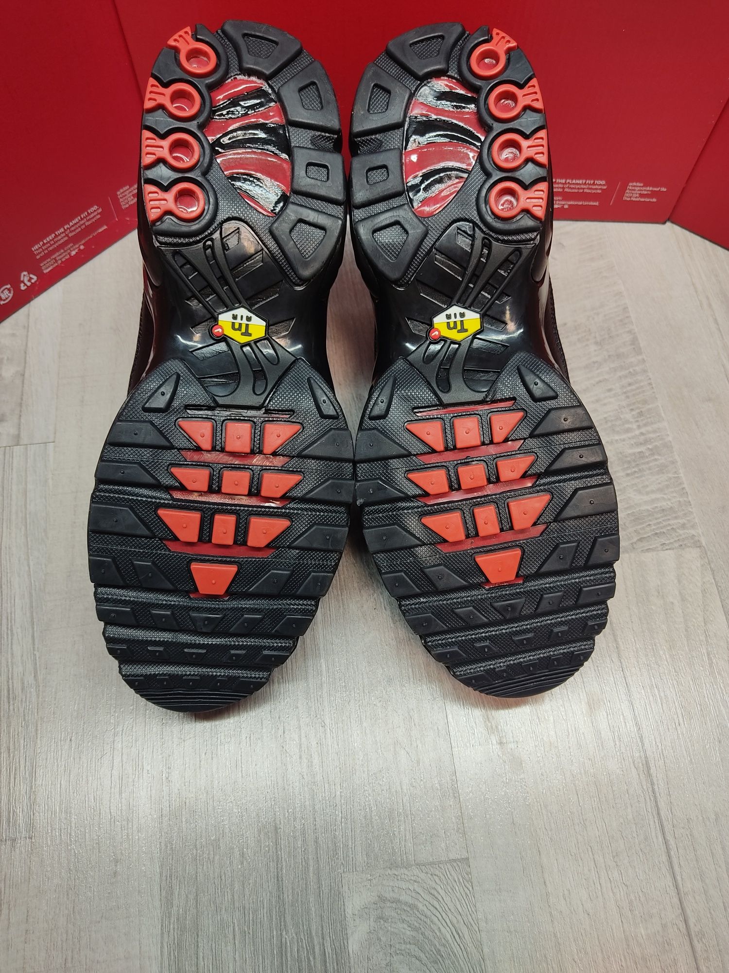 Чоловічі кросівки NIKE AIR MAX PLUS (43-27.5)