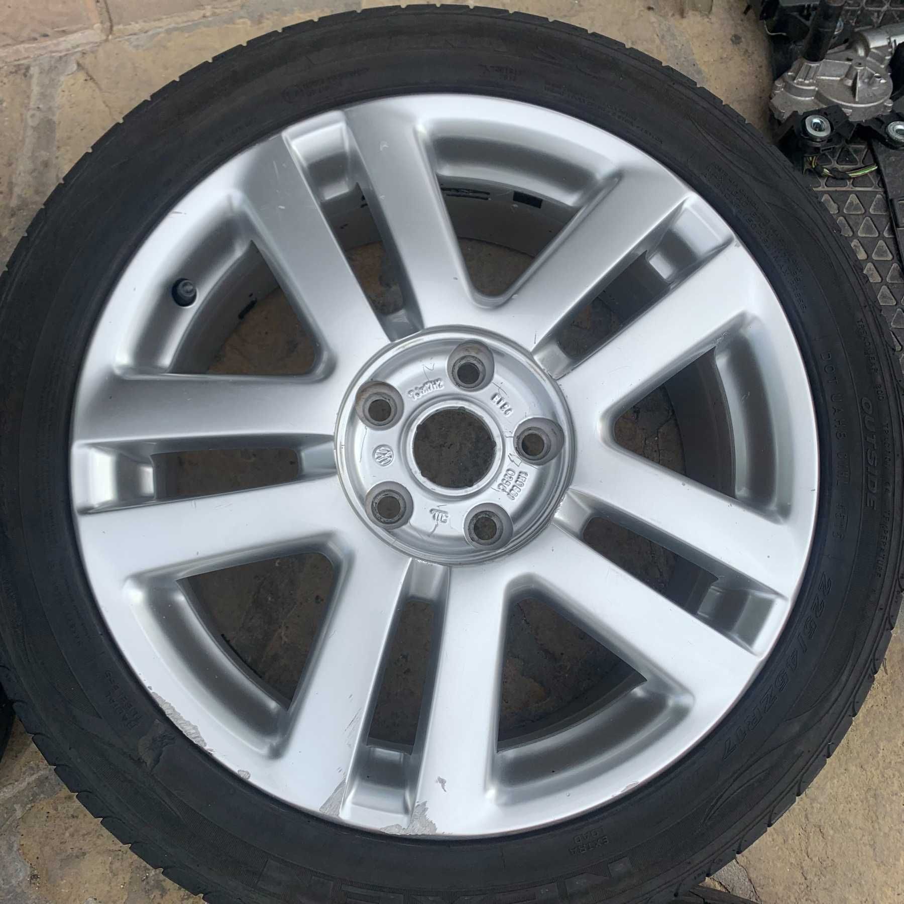 Диски титани з резиною R17 Volkswagen 5x112 Touran Caddy Passat B6