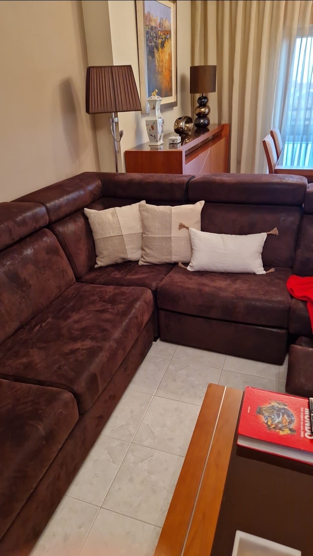 Sofá de canto com chaise longue e 2 assentos reclináveis elétricos