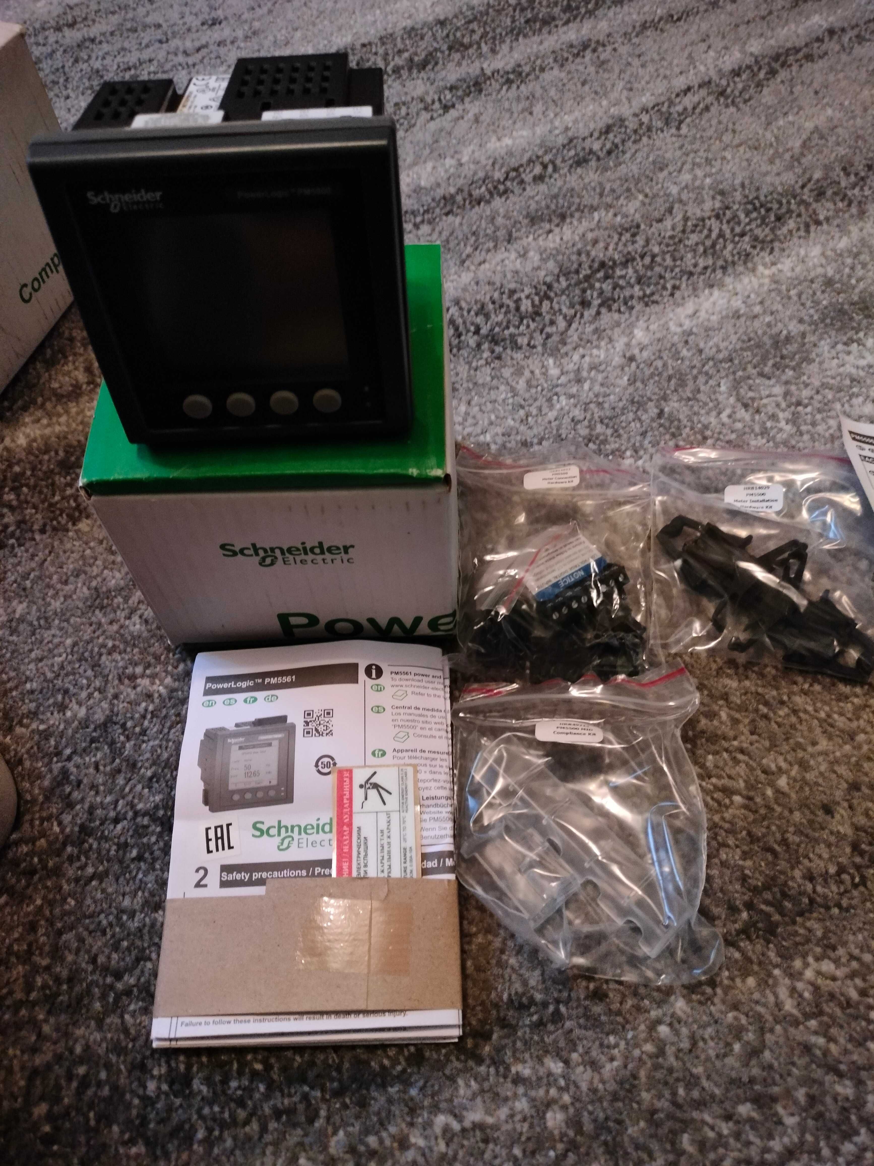 Miernik parametrów sieci Schneider Electric
