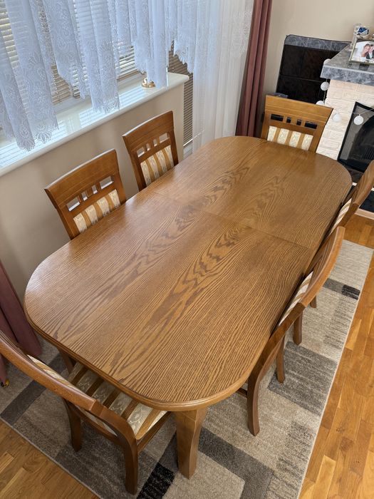 Duzy porządny stół plus 8 krzeseł