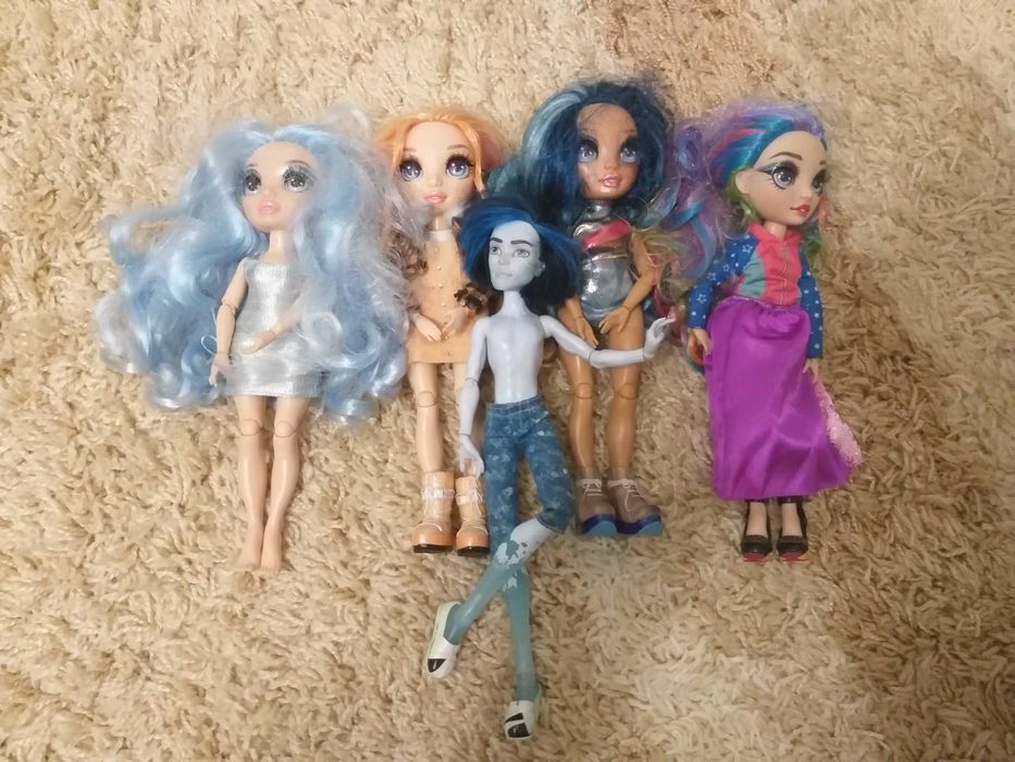Ляльки Rainbow High та Monster High