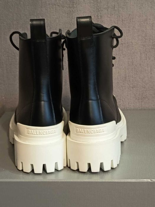 Оригінальні шкіряні черевики Balenciaga Strike Boots