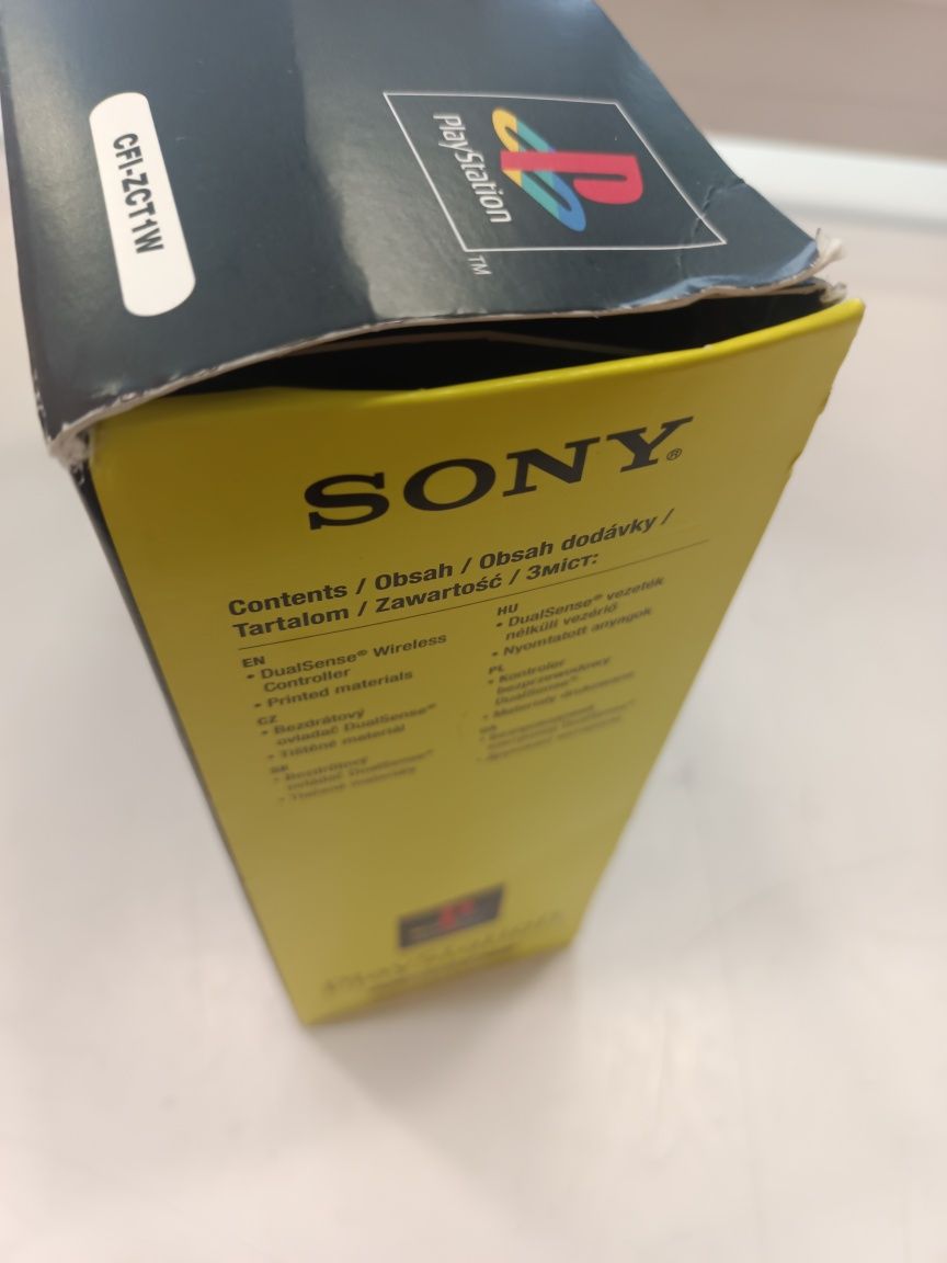 Sony DualSense 30th limited edition Komis Madej SC