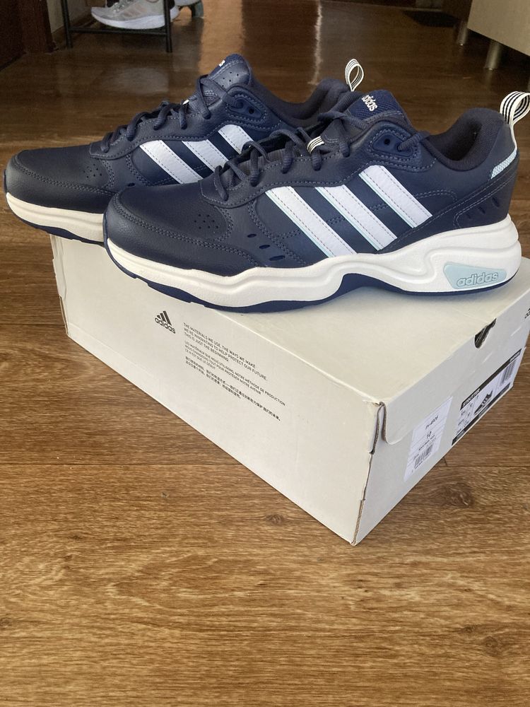 Кроссовки Adidas strutter