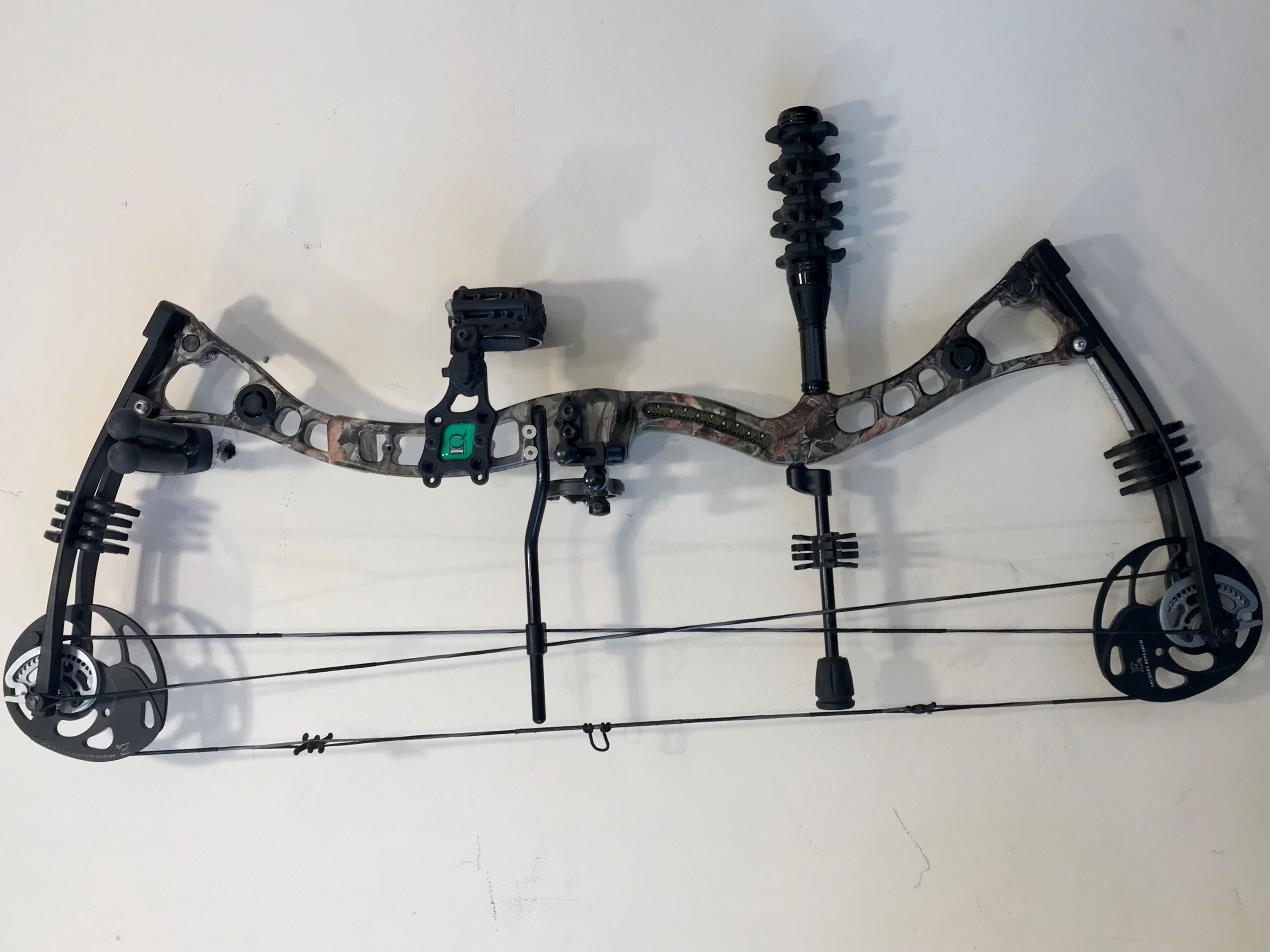 ŁUK bloczkowy AXIS 2.5 celownik IQ Retina stabilizator APACHE 8''