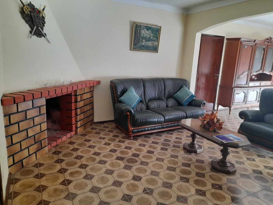 Moradia individual T6 na Covilhã com garagem para 3 carros e quintal