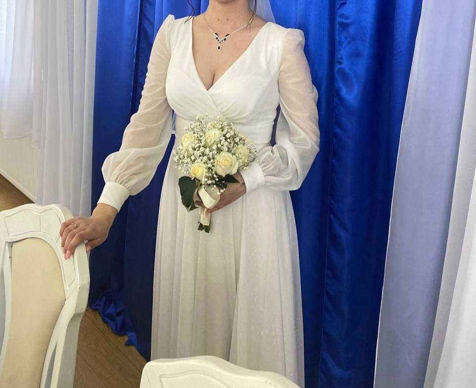 продам весільну сукню