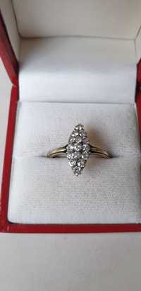 Przepiękny złoty pierścionek z diamentami - ponadczasowy klasyk