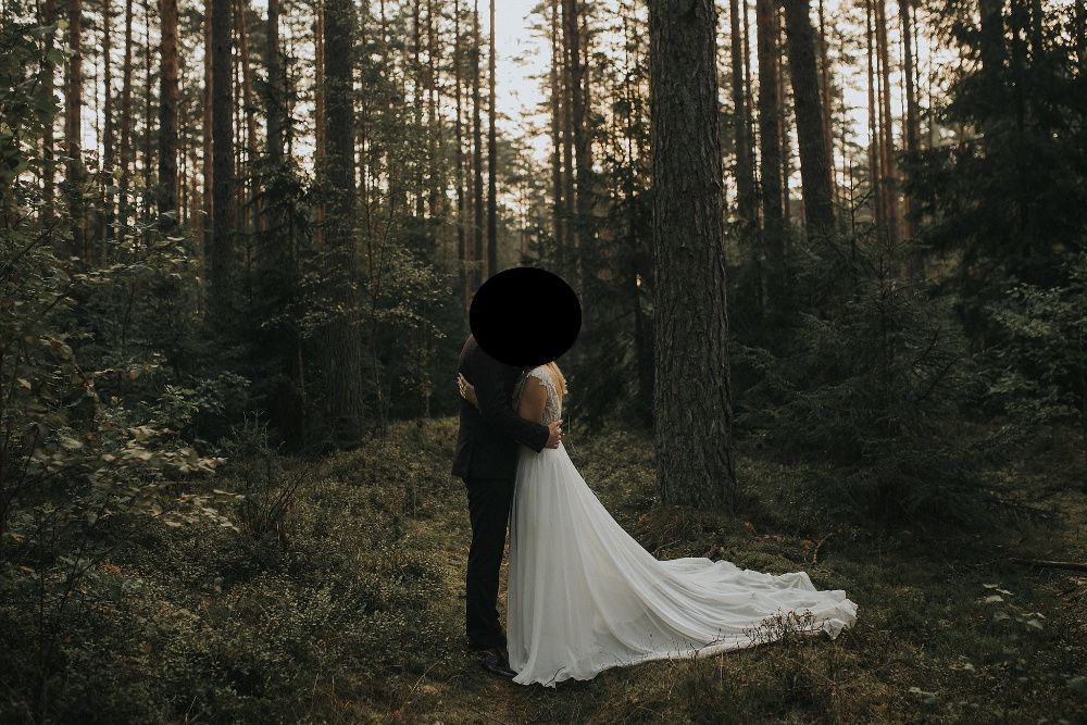 Piękna suknia ślubna w stylu rustykalnym/boho