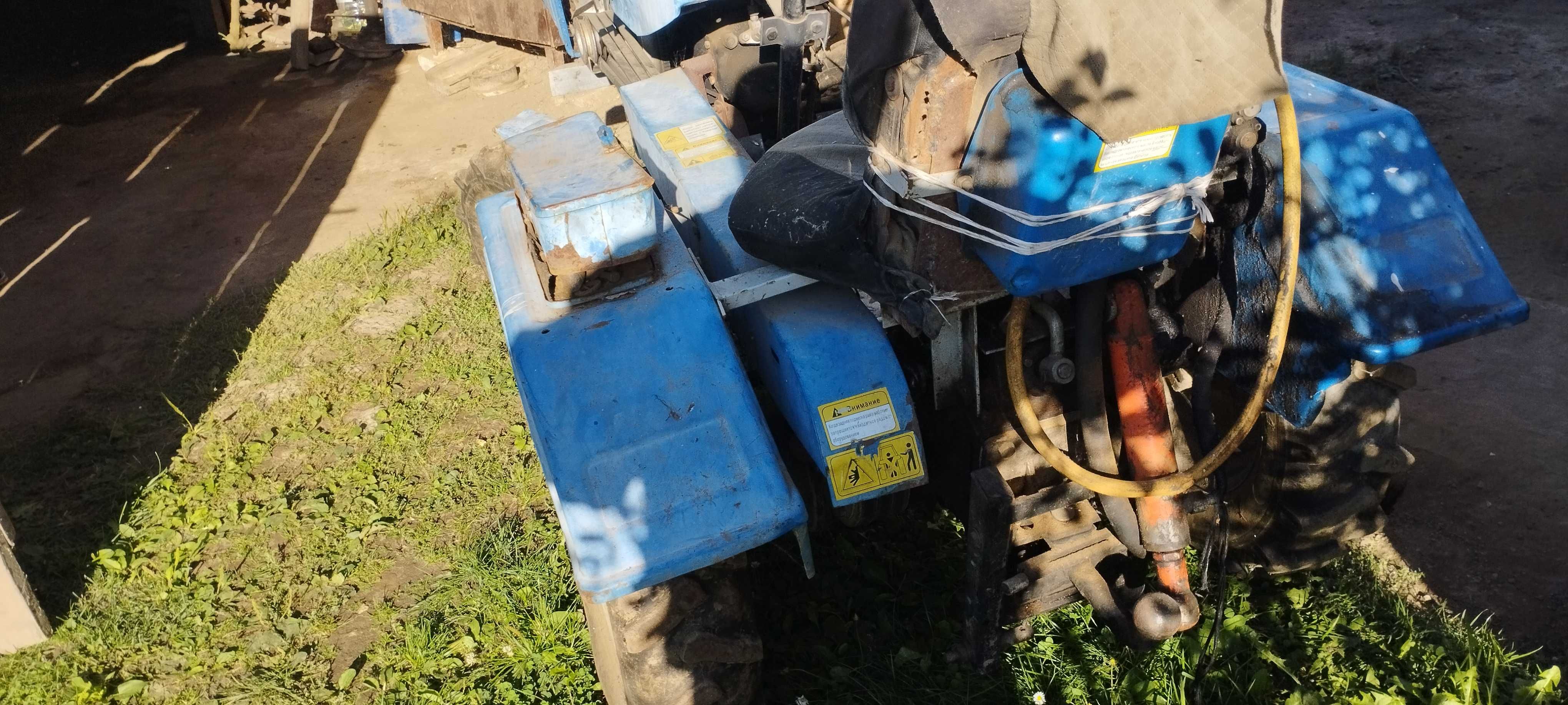 Мінітрактор з причепом