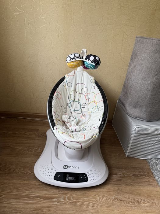 Заколисуючий центр 4moms mamaRoo , крісло гойдалка 4 moms