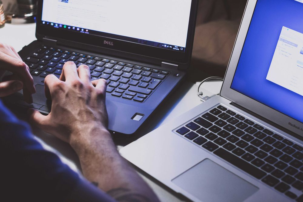Usługi informatyczne dla domu i firm – szybki serwis, sieci, kopie zap