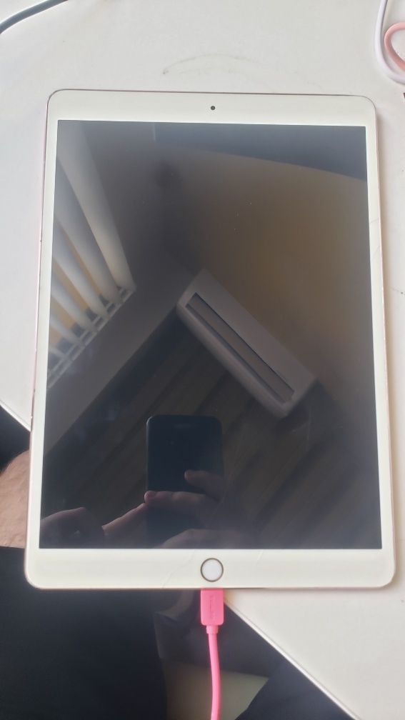 iPad 10.5 a1701 неробочий