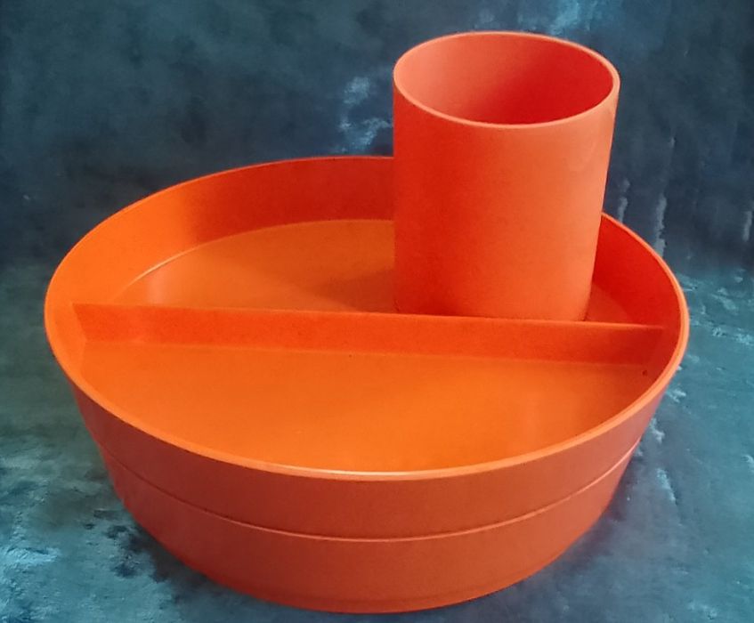 Продам набор дорожный 2 тарелки и стакан