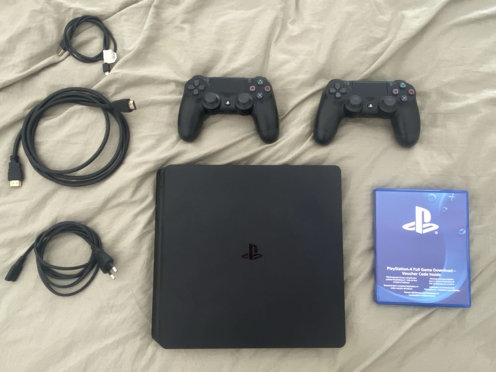 PlayStation 4 + comandos
