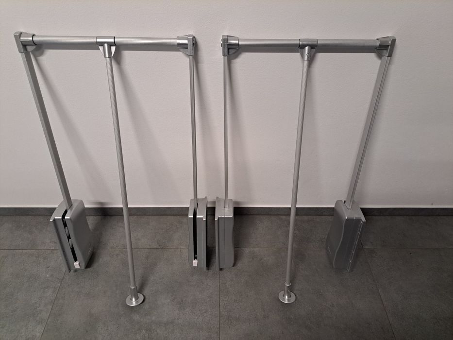 Wieszak opuszczany do szafy pantograf