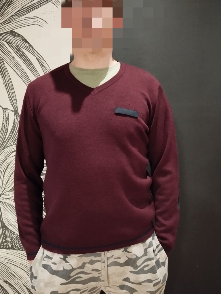 Bordowy męski sweter w serek z wełną r. M/L