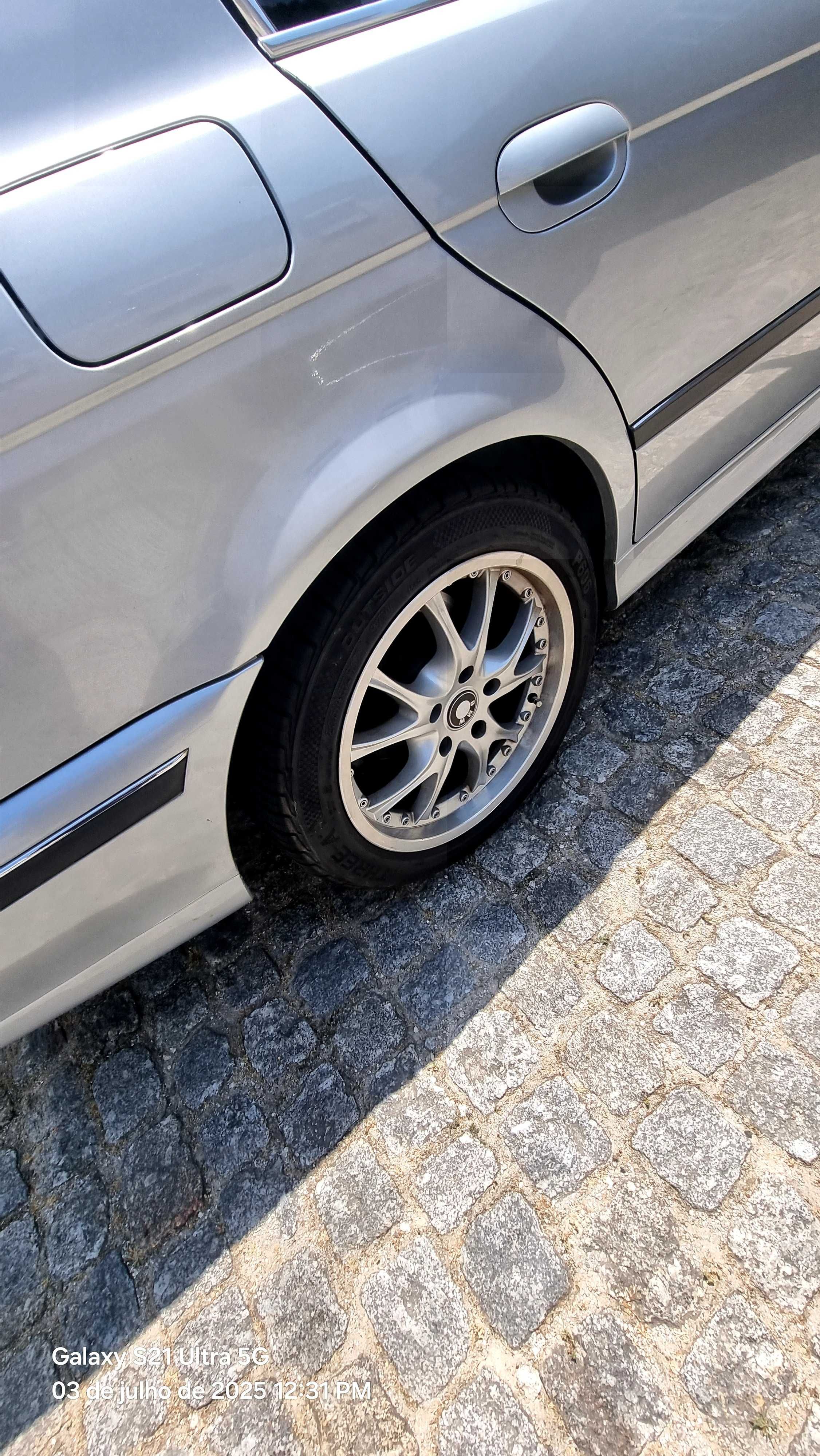 Vendo como novo poucos quilometros