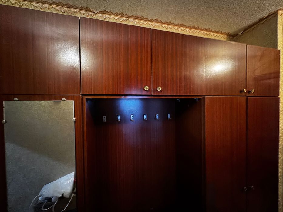 Віддам меблі в коридор (меблева стінка)