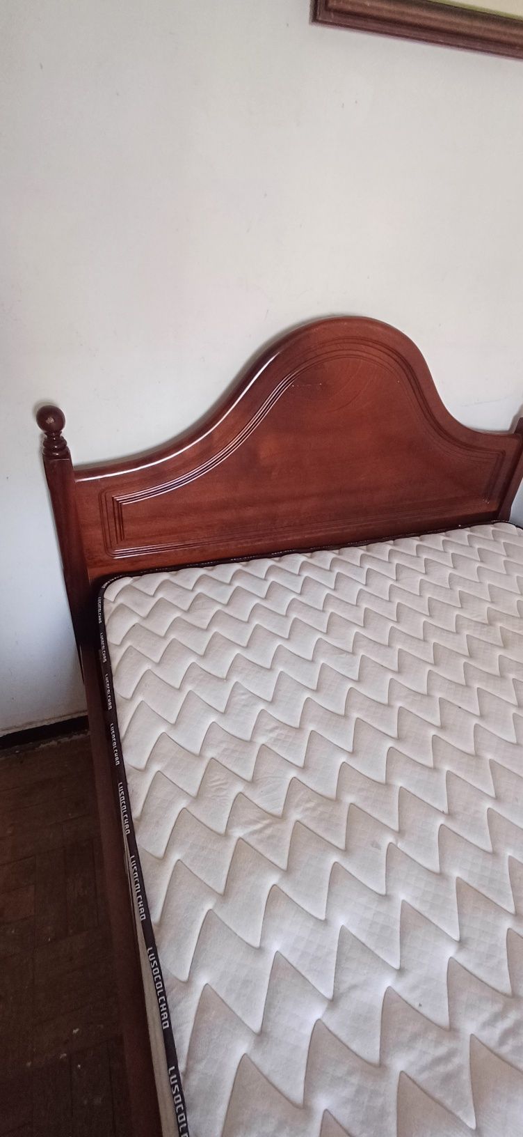 Vendo cama corpo e meio com colchao 133cm190cm