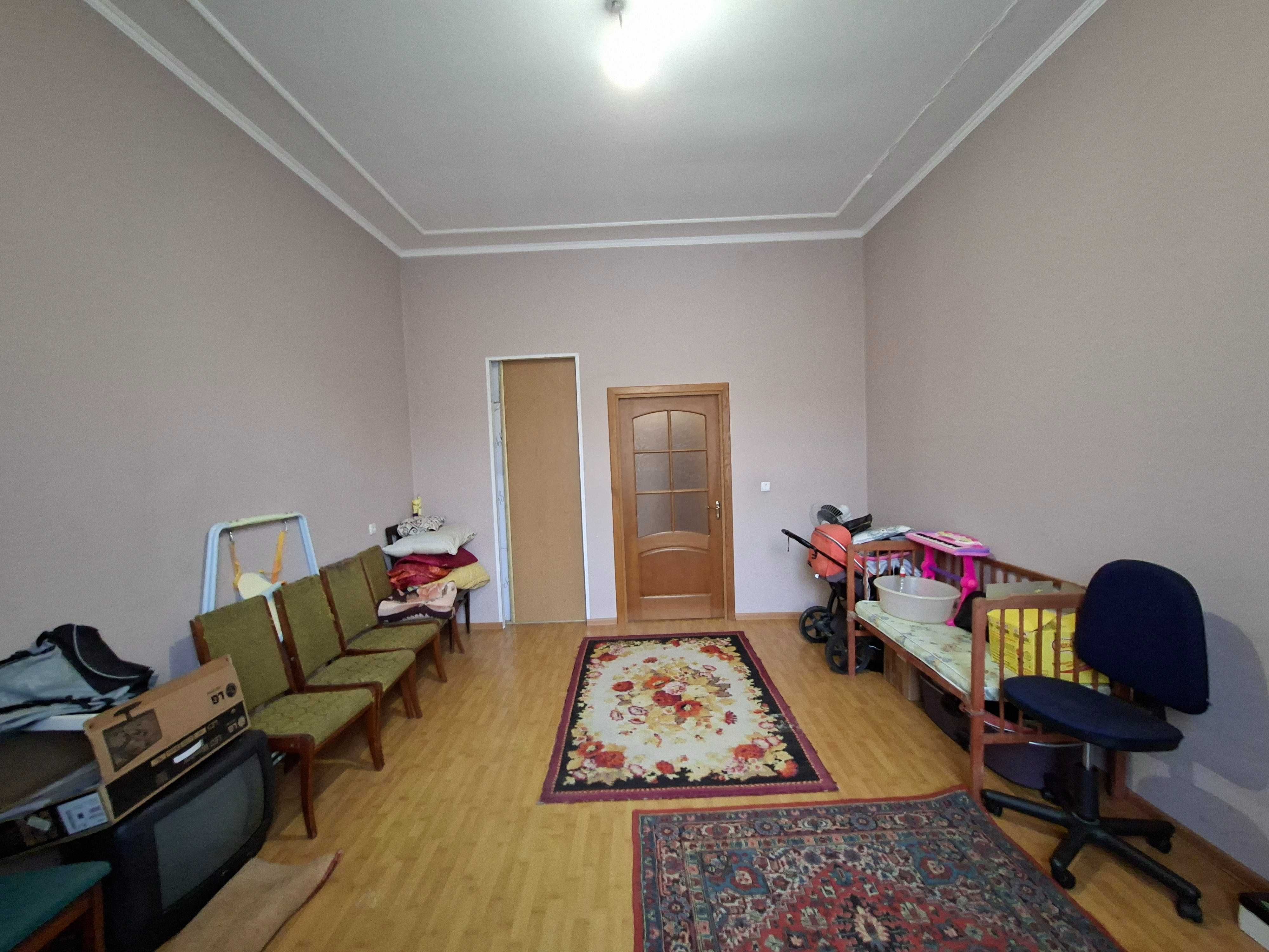 Продаж трикімнатної квартири з індивідуальним опаленням,вул.Шевченка.