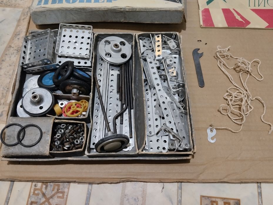 Игра- конструктор. Пионер. Времён СССР. 1981 год. Б/У.