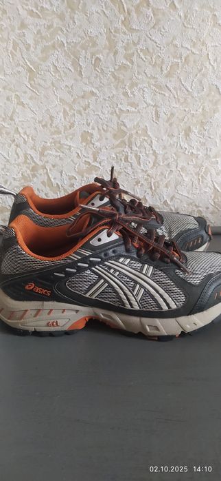 Жіночі кросівки asics 37р.Оригінал.