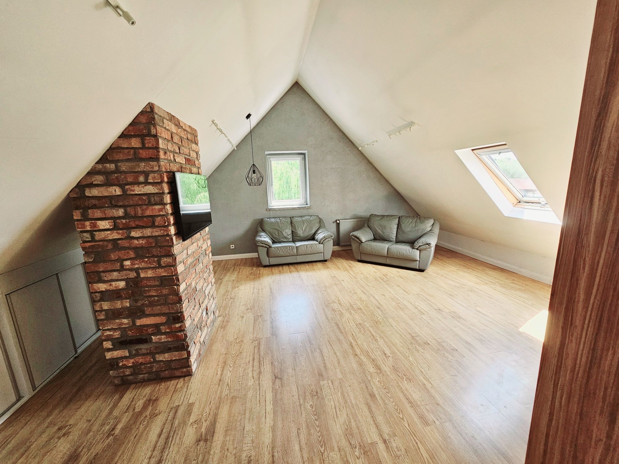 Sprzedam klimatyczne mieszkanie na poddaszu 46/90 m², 2 pokoje + antre