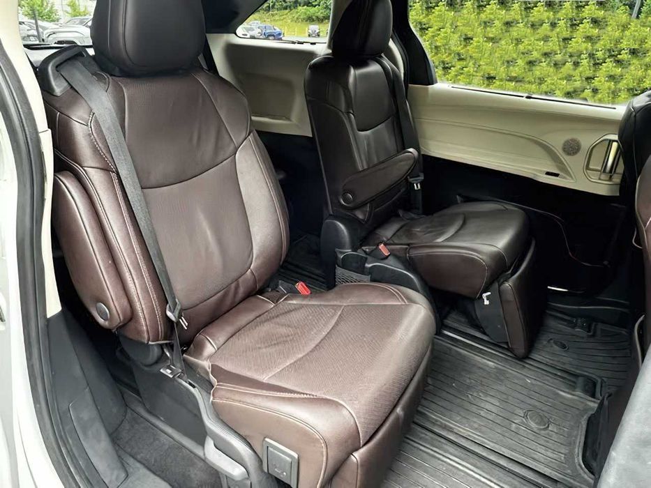 2023 Toyota Sienna Platinum 7-Passenger