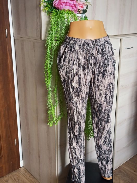 Sg Spodnie damskie 36 , S letnie spodnie 36 , S wiskozowe wzorzyste sp