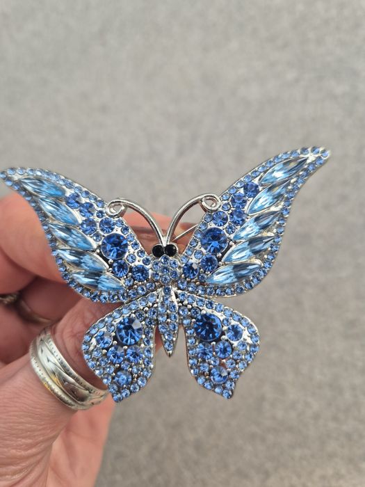 Broszka motyl niebieski