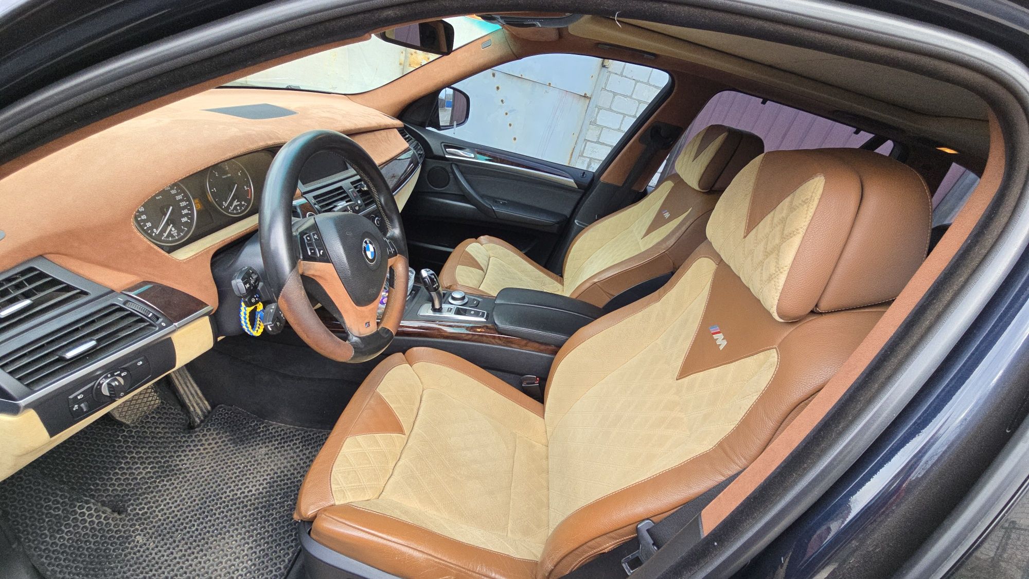 Салон BMW e70 X5 2008 алькантара