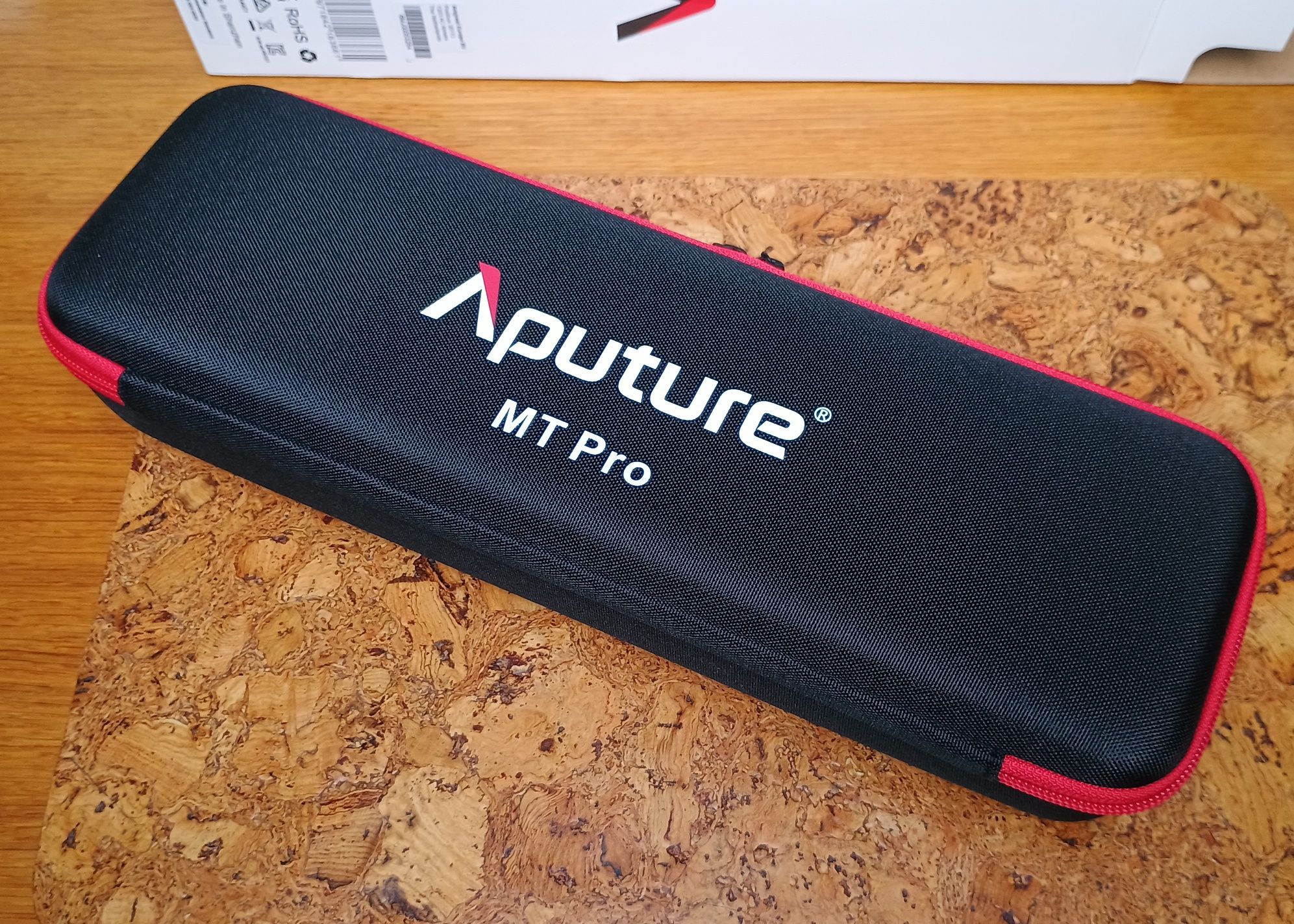 Aputure MT pro відеосвітло