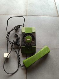 Stary telefon z PRL