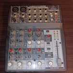 Mesa de Mistura Behringer Xenyx 1002 - Como Nova!