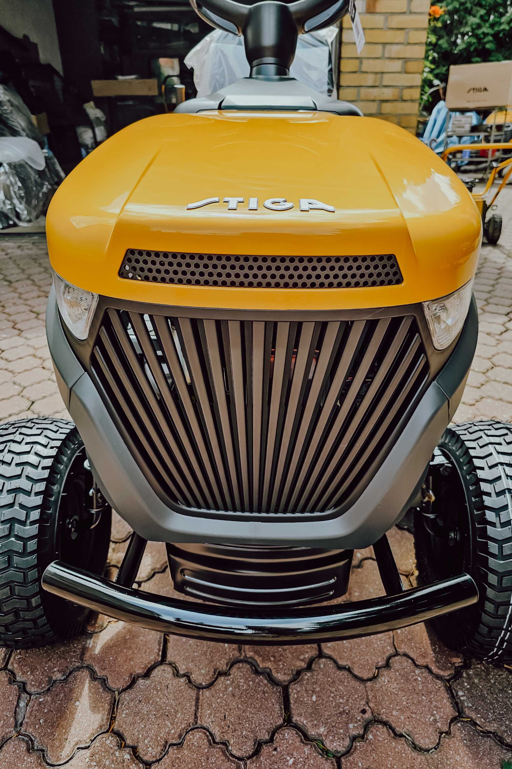 Traktor ogrodowy Estate 384