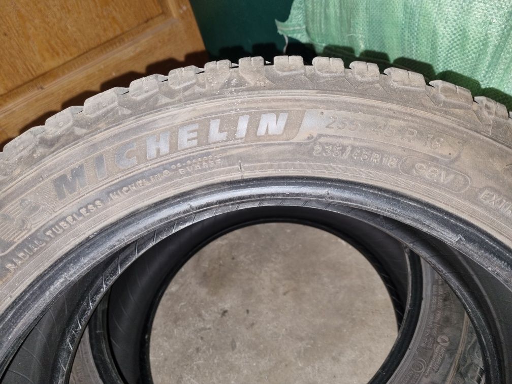 Mishelin Cross Climate 235/45 R18 2шт