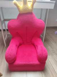Fotel dla dziewczynki z koroną księżniczki różowy