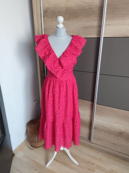 Różowa sukienka midi z gipiury r.40
