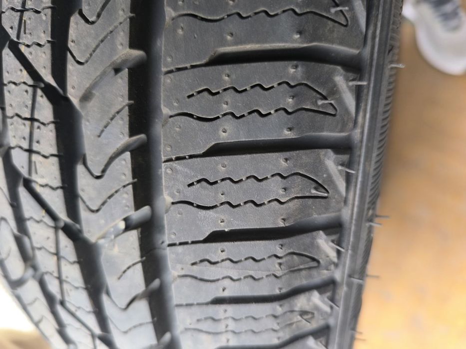 Продам всесезонные шины R17