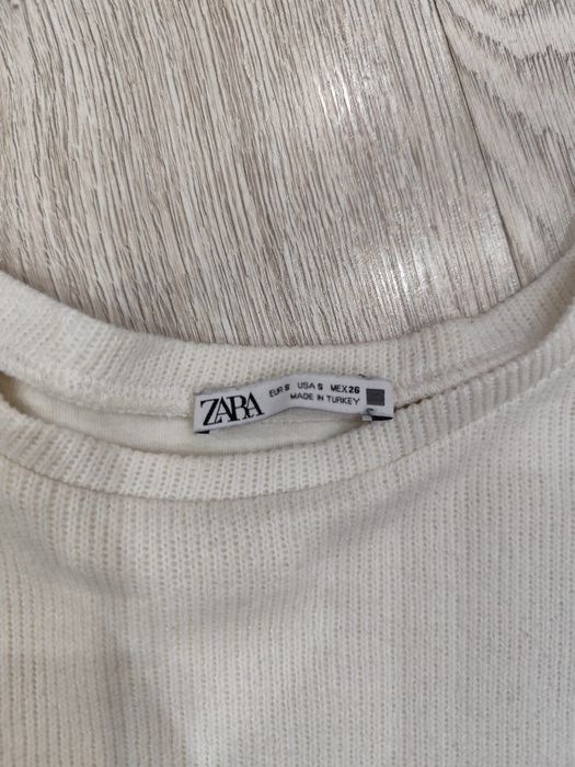 Krótki jasny kremowy sweterek Zara S długi rękaw